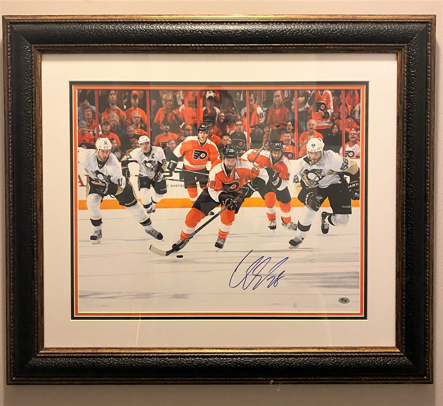 Claude Giroux Signed 16x20 Flyers Photo Framed. Sports Vault