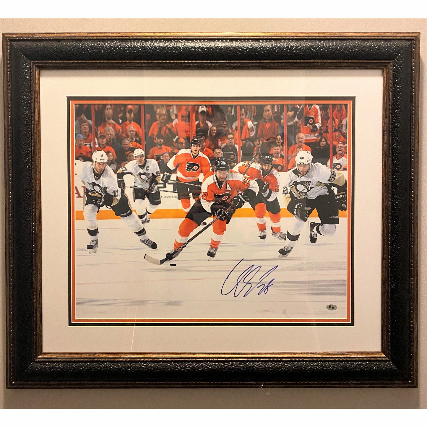Claude Giroux Signed 16x20 Flyers Photo Framed. Sports Vault